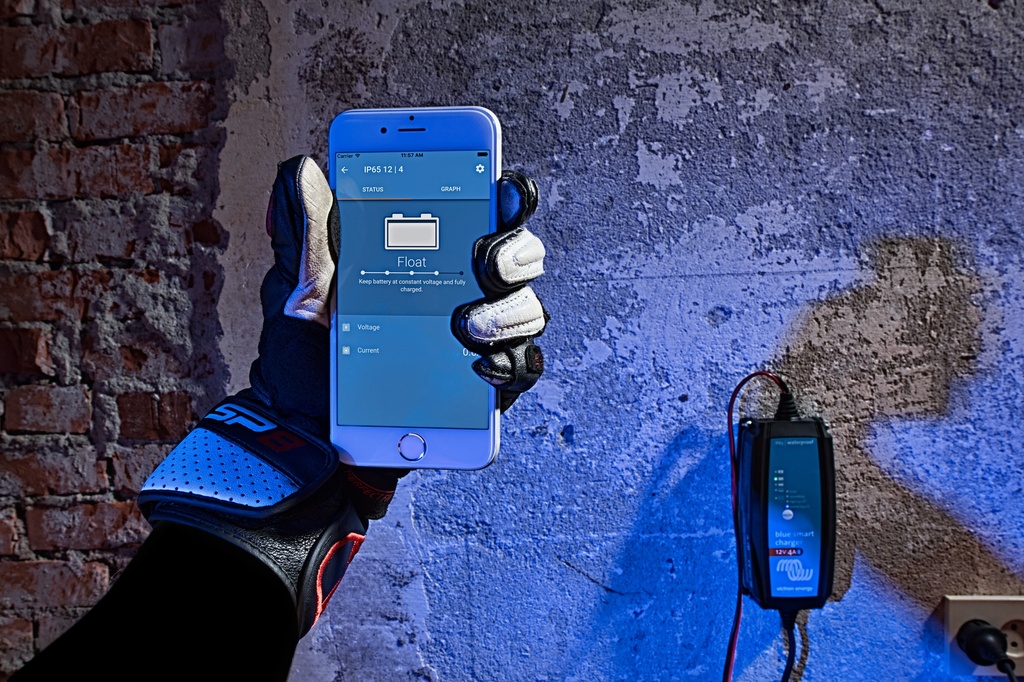 Blue Smart IP65 Charger motorcycle with iPhone