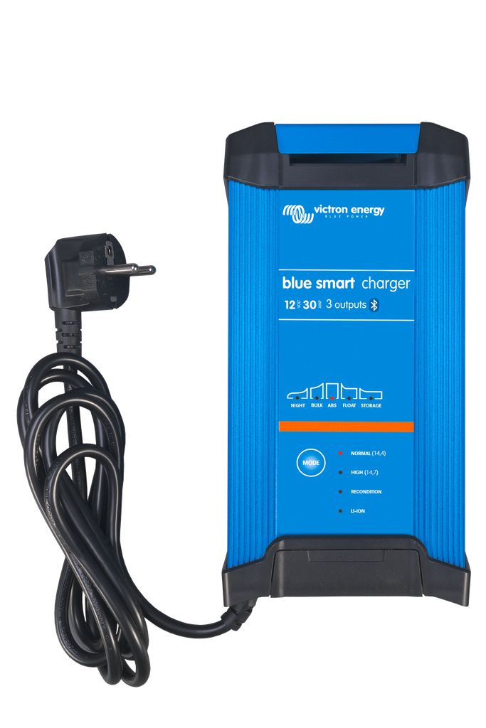 [BPC123048002] Blue Smart IP22 Charger 12/30(3) 230V CEE 7/7