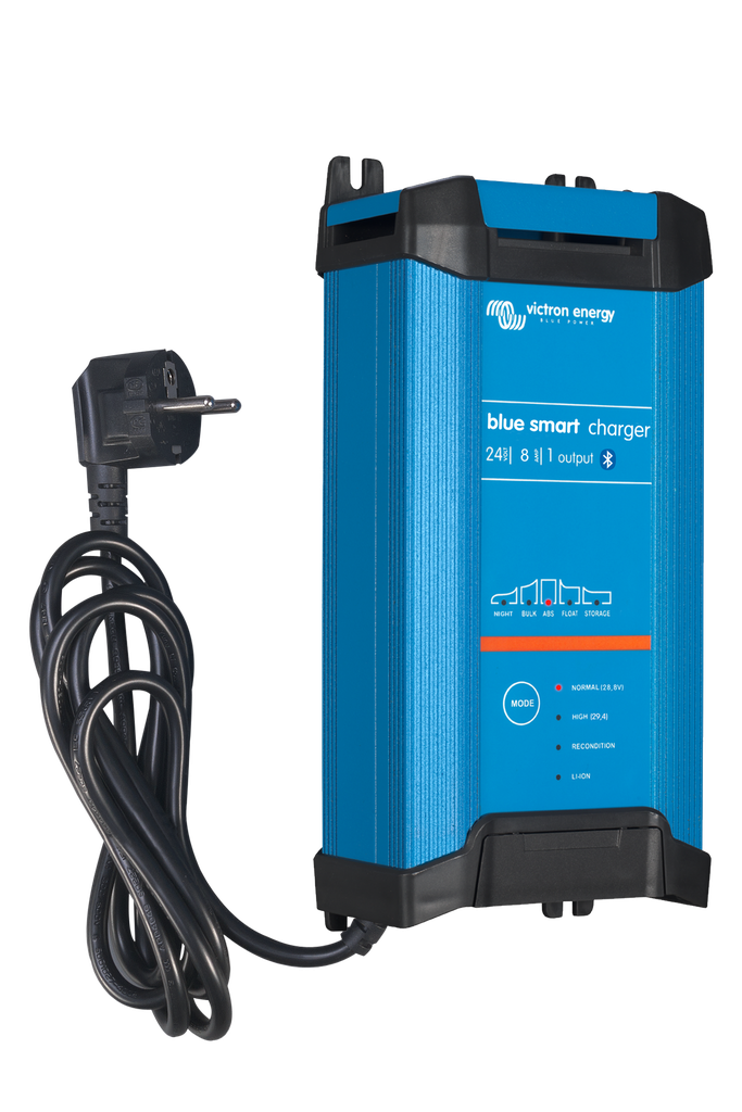 Blue Smart IP22 Charger 24/8(1) 230V CEE 7/7